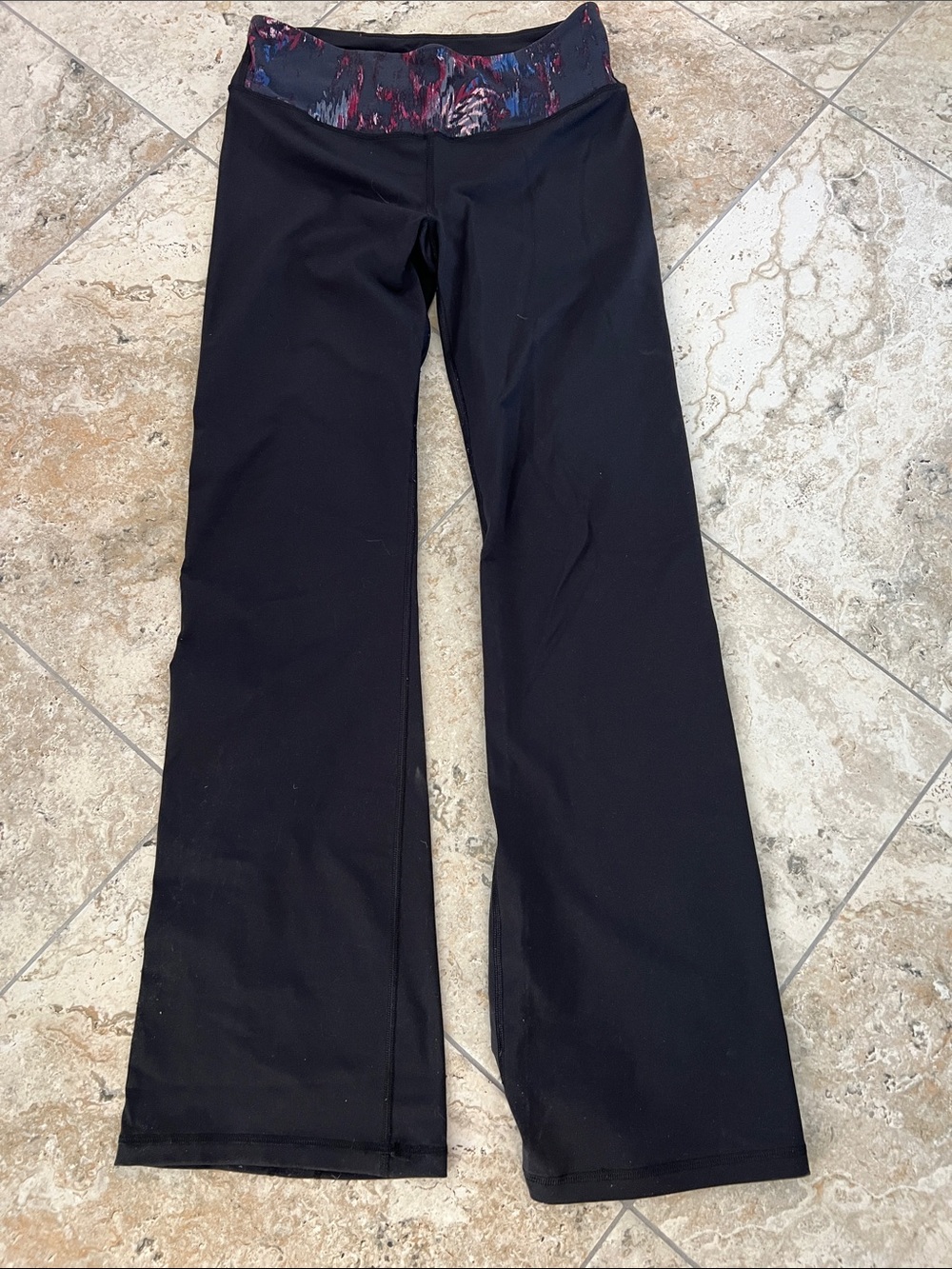 Victoria Sport Black Yoga Flare Leggings with Patterned Waistband. Sz Med